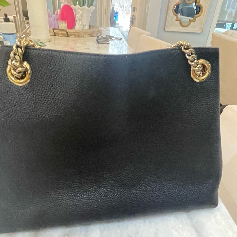 Gucci Black Pebbled Leather Shoulder Bag with Gold Chain - Picture 4 of 7